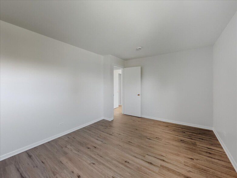 Building Photo - 122 W Washington St