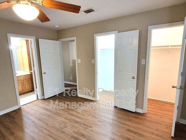 Building Photo - 1020 W Baker St