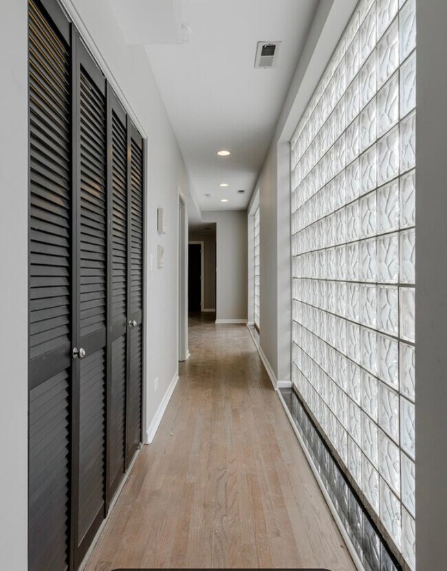 Building Photo - 308 W Evergreen Ave