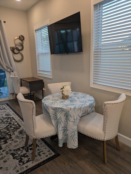 Building Photo - 8879 E Friess Dr