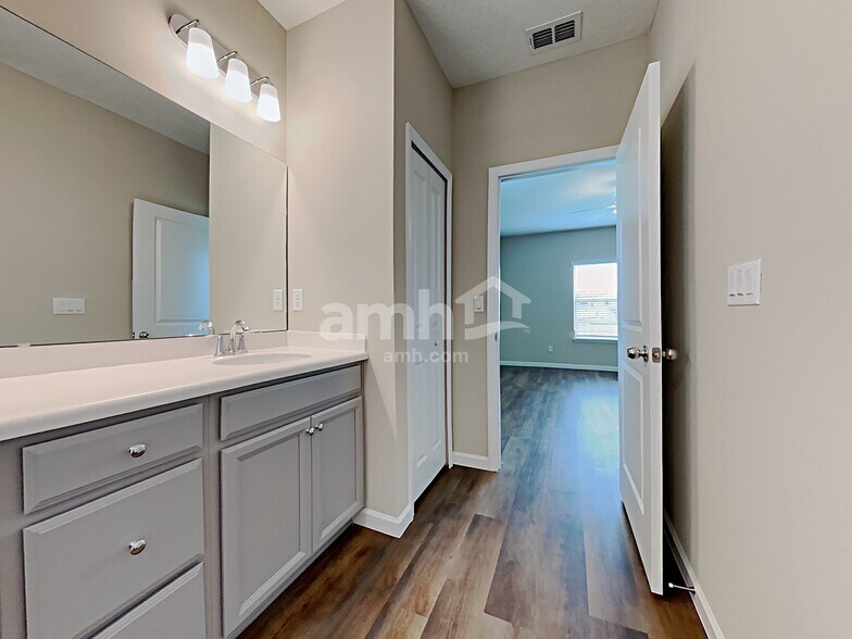 Building Photo - 143 Edge Park Trl