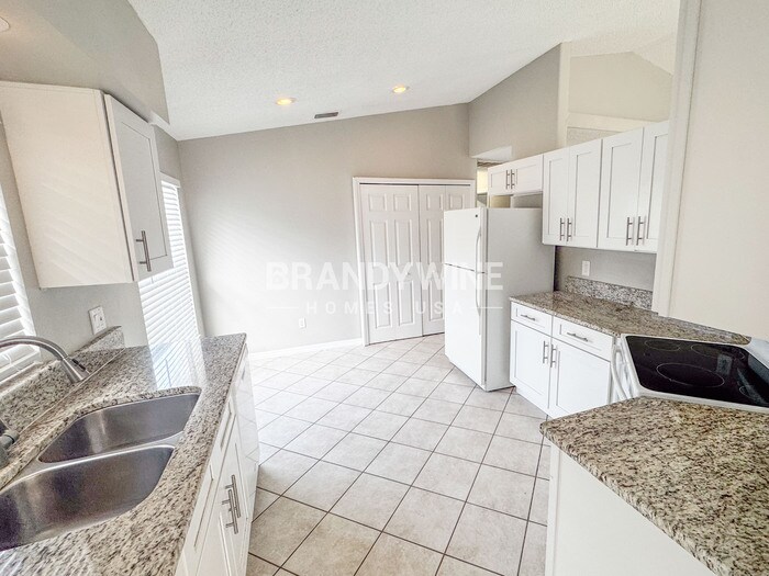 Building Photo - 251 Coralwood Ct