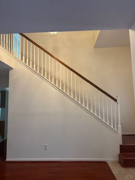 Building Photo - 9914 Cedaredge Dr