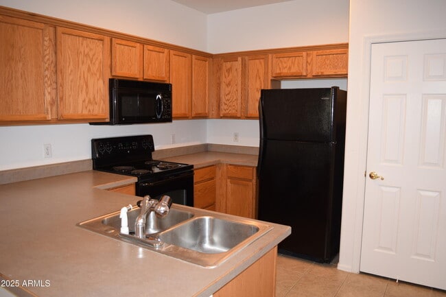 Building Photo - 1765 Manzanita Dr