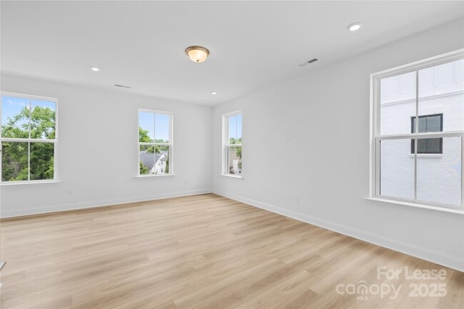 Building Photo - 5018 Layman Dr