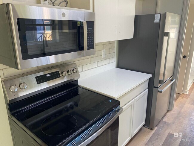 Building Photo - 20095 Dotson St