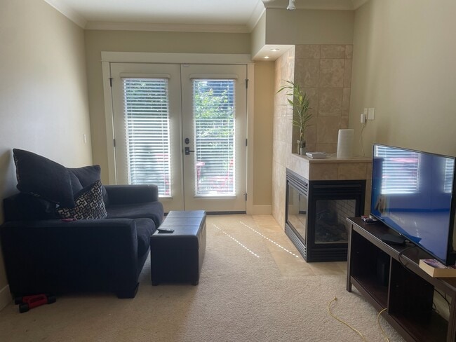 Living room with gas fireplace, french doors to balcony - 1000 High St