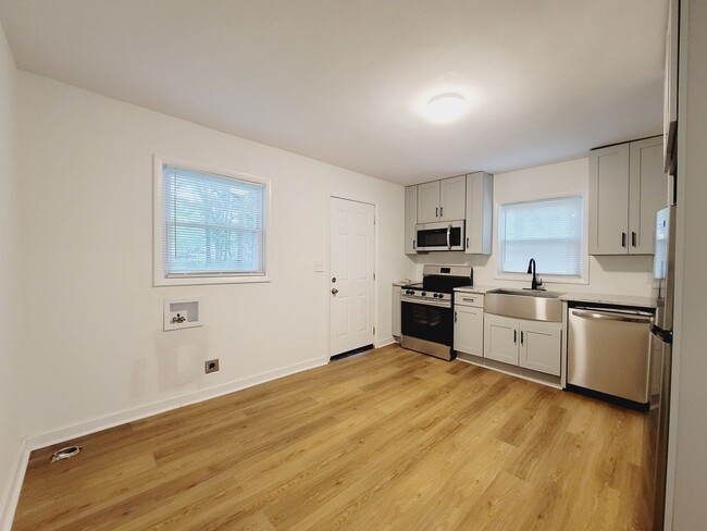 Building Photo - Brand New Remodeled One Bed One Bath