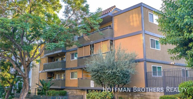 Building Photo - 1533 N Martel Ave