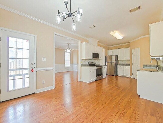 Building Photo - 3 Bed 2.5 Bath Home near Lakeside Highschool