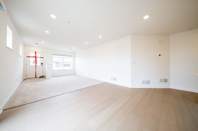 Building Photo - 15142 Archdale Ln
