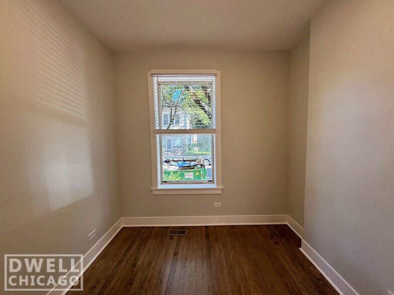 Building Photo - 956 N Winchester Ave