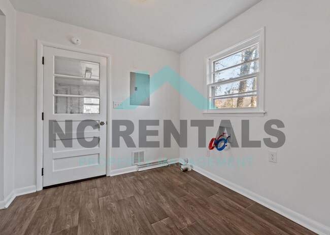 Building Photo - 3818 Edgewood Terrace Rd