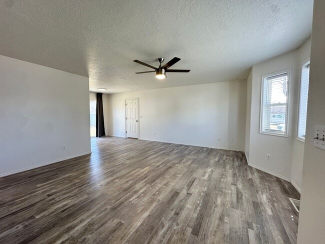 Building Photo - Cute Home For Rent In Rexburg