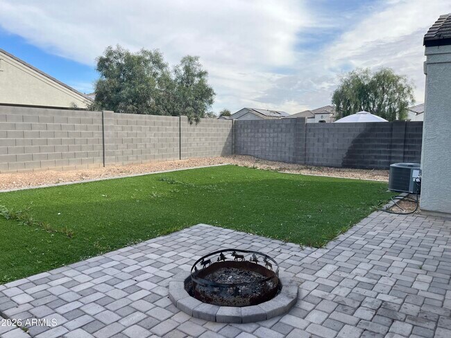 Building Photo - 30990 W Mulberry Dr