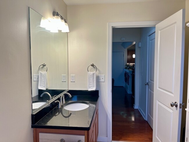 Building Photo - 449 Clairemont Ave