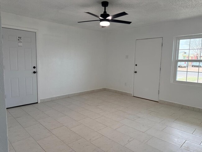 Building Photo - 1910 E California Ave