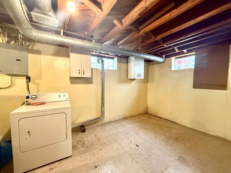 Building Photo - 25645 Arlington St