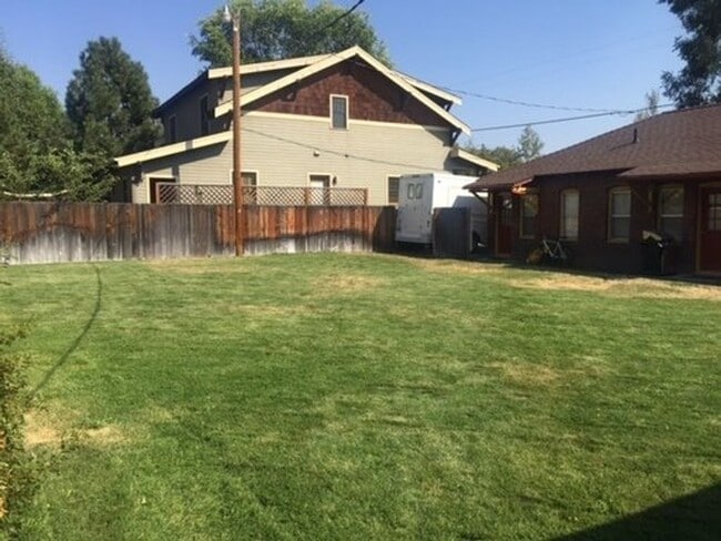 Building Photo - 1 Bed/1 Bath Corner Unit in Historic Building - Harriman Stret