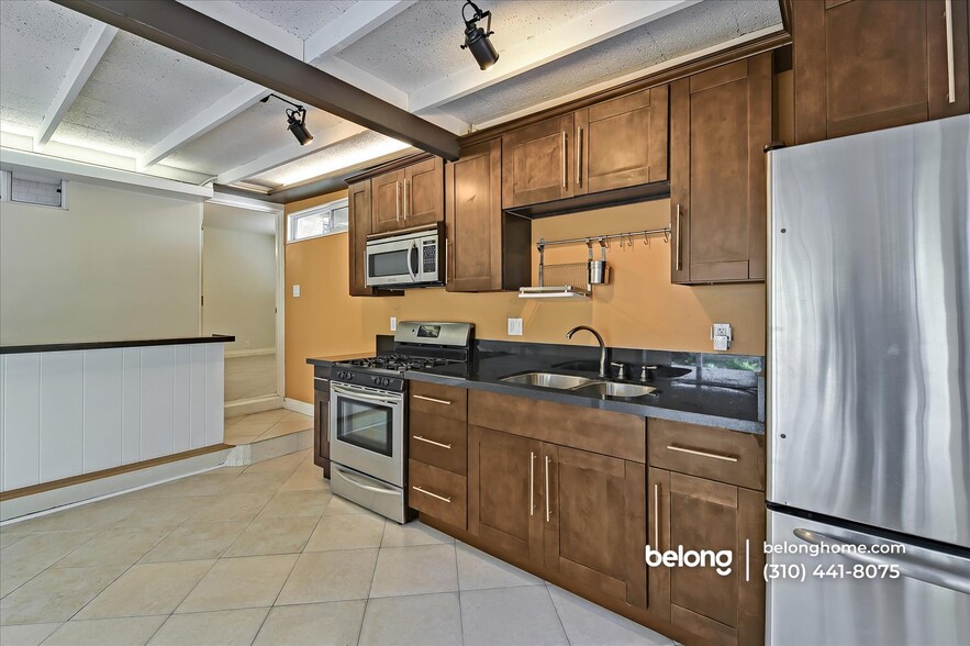 Building Photo - 8523 Alcott St