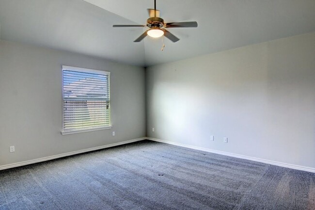 Building Photo - 3021 Cantabria St