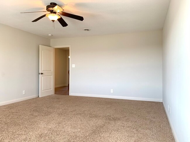 Building Photo - 1533 Edgewater Ln