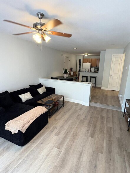 Building Photo - 1825 Palm Cove Blvd