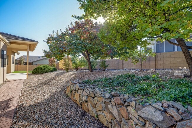 Building Photo - 3 Bedroom, 2 Bath Home in Prescott!