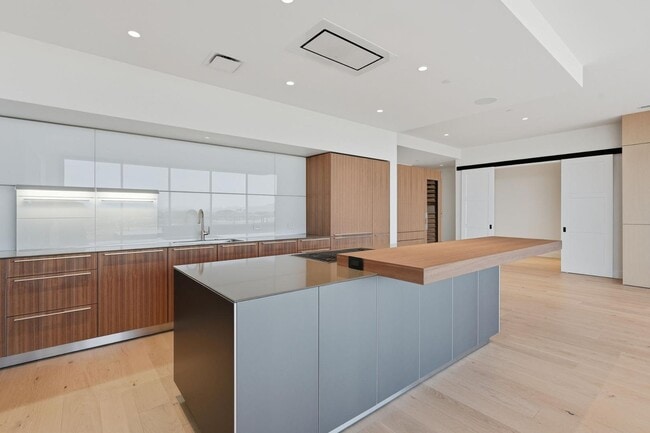 Building Photo - 4849 N Camelback Rdg Dr