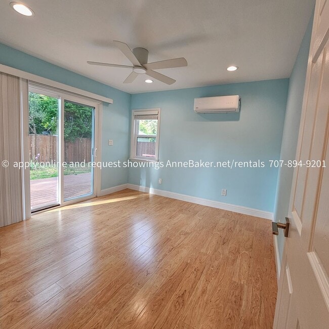 Building Photo - Downtown home on Corner Lot Available Now