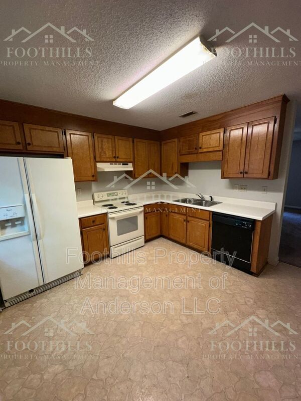 Building Photo - 119 Woodland Dr