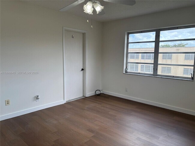 Building Photo - 200 Ashbury Rd