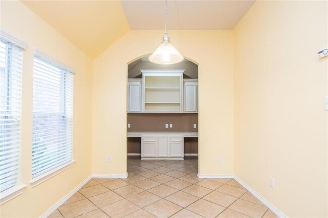 Building Photo - 8847 Distant Woods Dr