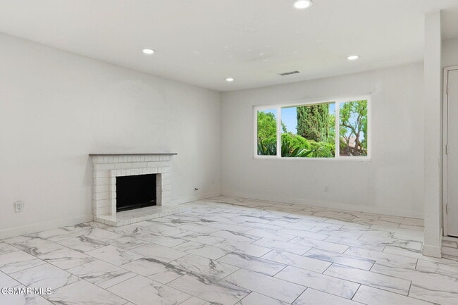 Building Photo - 30845 Catarina Dr