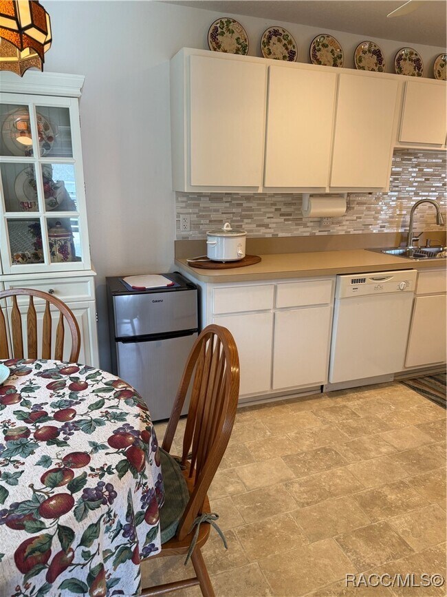 Building Photo - 2858 E Marcia St