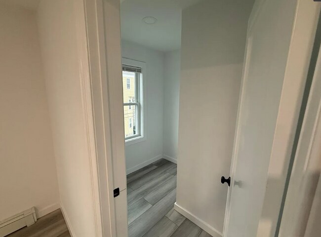 Building Photo - 61 Chapel St