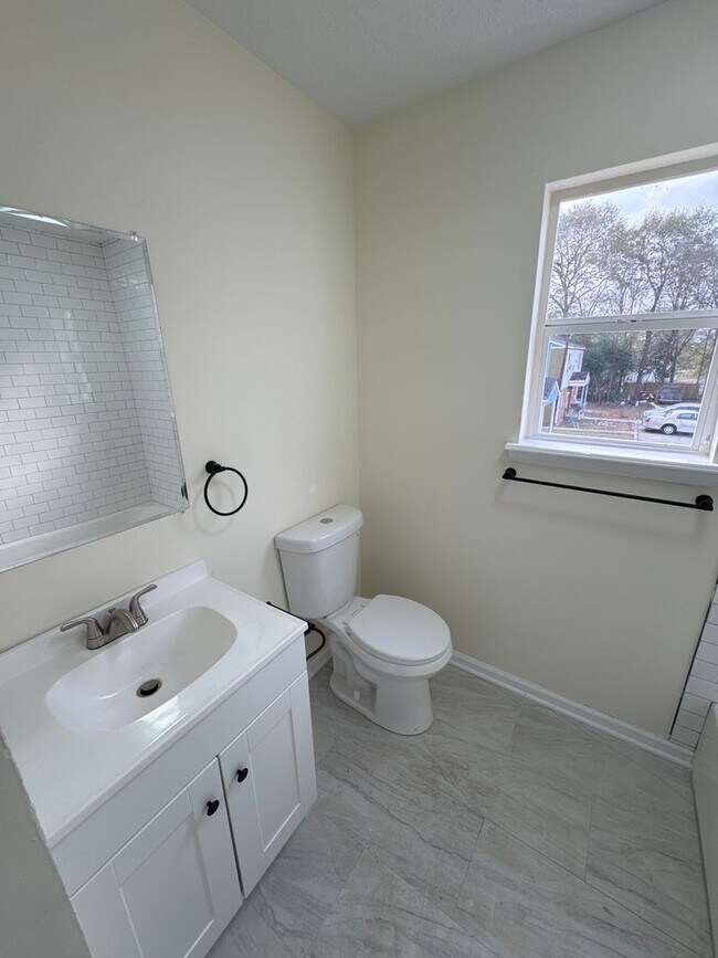 Building Photo - 4082 Forest Ave W