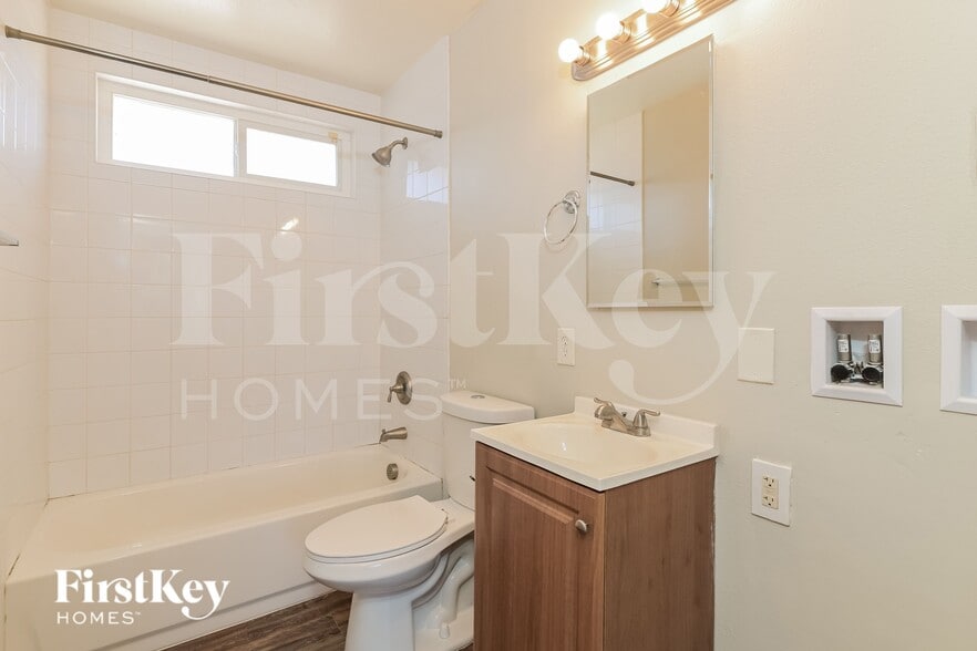 Building Photo - 208 Valley Forge Ave