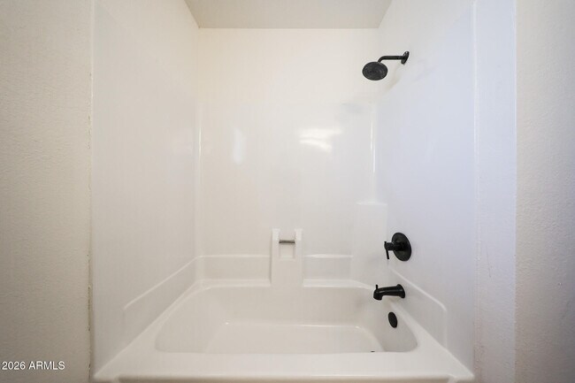 Building Photo - 558 S Lesueur