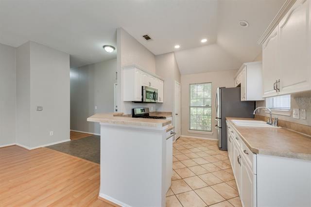 Building Photo - 7581 Lancelot Rd
