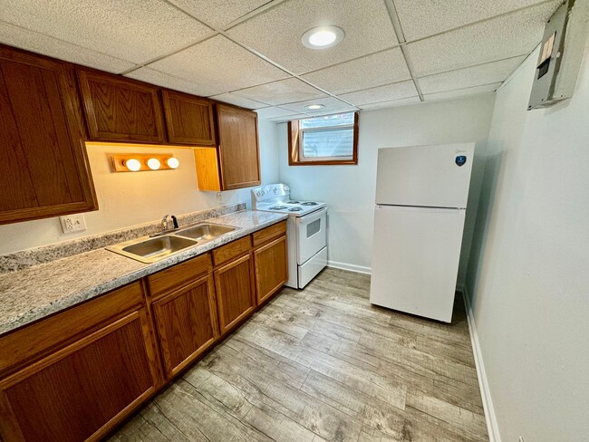 Building Photo - 813