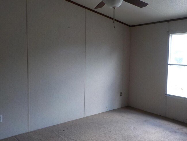 Building Photo - 260 Graball Cutoff