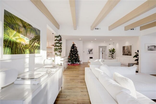 Building Photo - 8161 Encino Ave