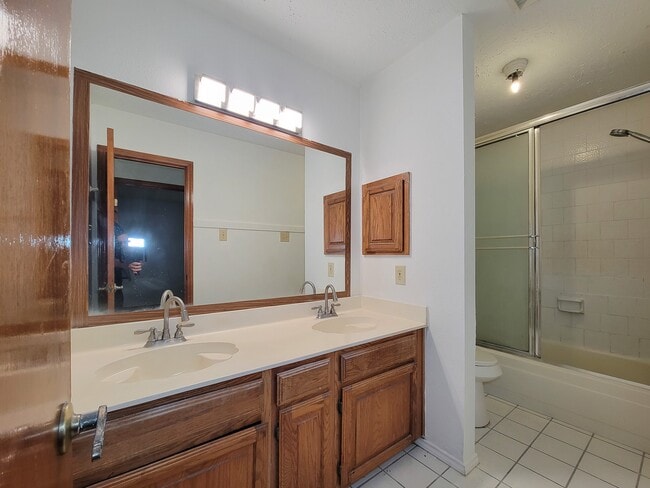 Building Photo - 2030 Creek Valley Ln