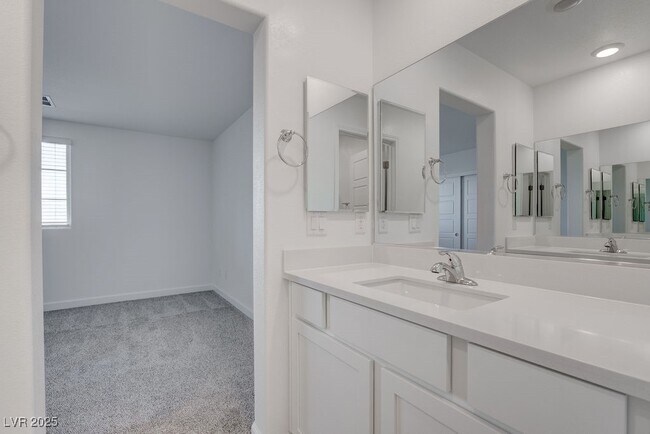 Building Photo - 931 Watford Pl