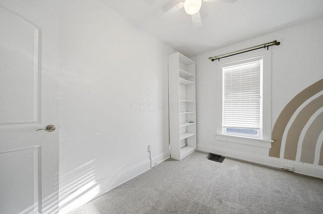 Building Photo - 433 St Clair Ave