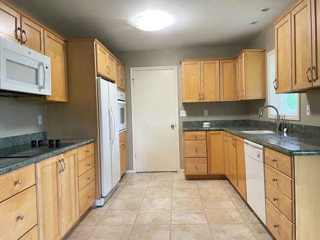 Building Photo - 3-Bedroom Home in SE Portland!