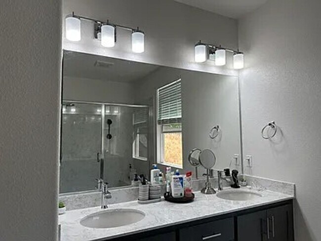 Building Photo - Beautiful Newer Pittsburg Home – 4 Bd, 3 Ba, close to BART Freeway and Shopping!