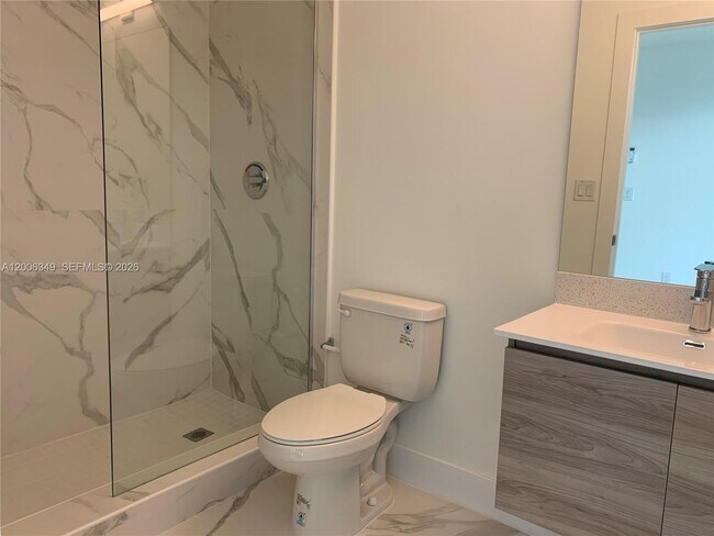 Building Photo - 4100 Davie Rd