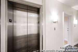 Building Photo - 215 Center St